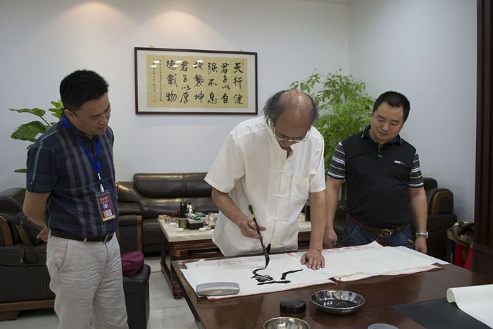 张剑岑先生为凯发K8国际题词“忠实”、、“今生今世 凯发K8国际”