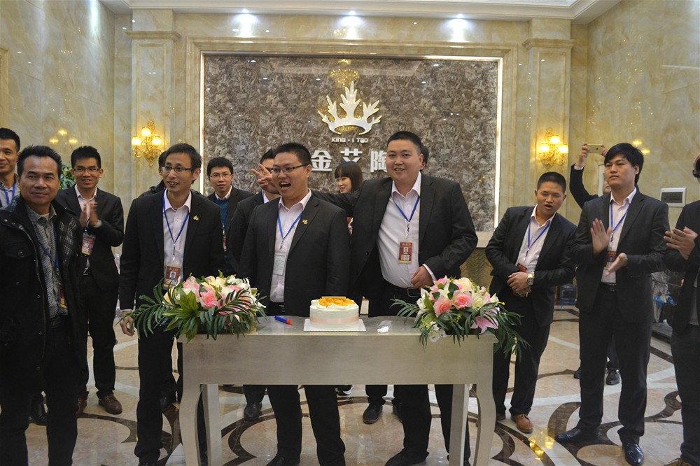 凯发K8国际瓷砖庆生会现场