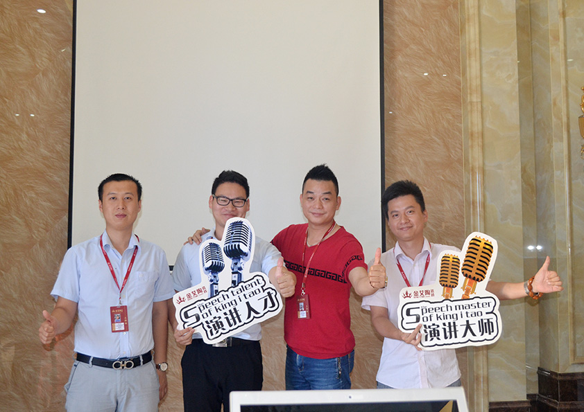 销售线获奖职员上台领奖