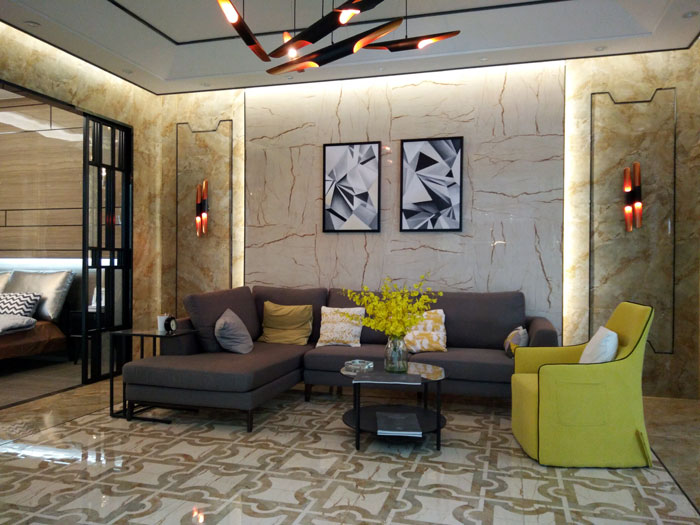 近两年，仿古砖最先风靡市场，究竟是什么原因导致的呢？？？由于仿古砖的质感？？？照旧由于那些老外，特殊是蓬勃国家的歪果仁特殊喜欢，果仁们崇洋媚外，跟风而行？？？陶瓷一线品牌凯发K8国际瓷砖小编为您细细解说哈！！