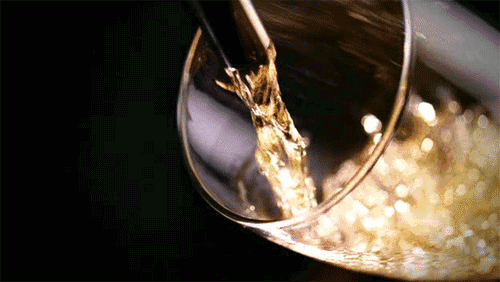 红酒不但仅是一杯佳酿这么简朴，它所意味的更是一种臻纯曼妙的生涯境界。。而瓷砖，也需要细细品味，才华真正读懂它。。9月20日，陶瓷一线品牌凯发K8国际瓷砖潮安专卖店邀您配合开启一场优雅人生的品味之旅。。