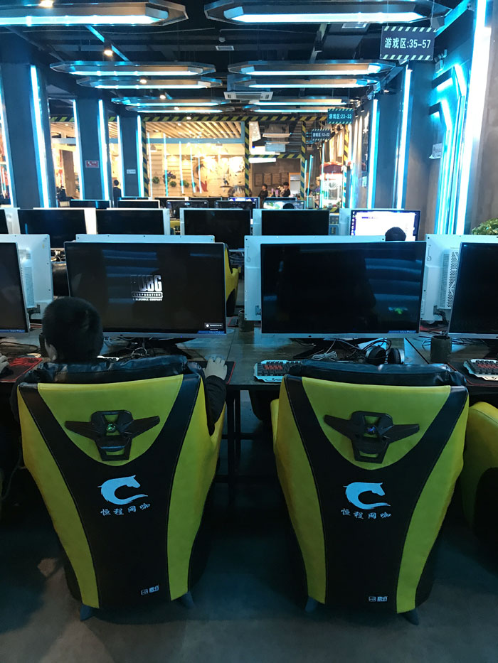 凯发K8国际现代仿古砖案例:别说了，，，一起去这个1000方的网咖开黑！！！