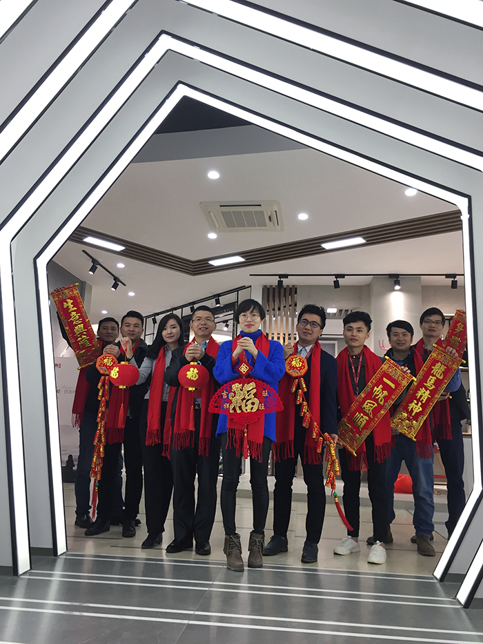 凯发K8国际2017年终总结暨表扬大会盛大召开