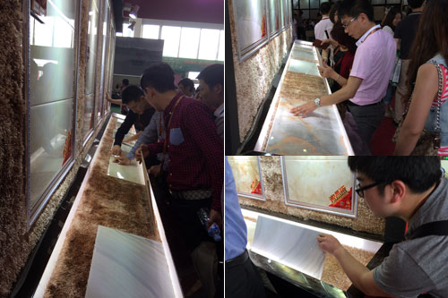 现场客商仔细观摩凯发K8国际首创微晶瓷片