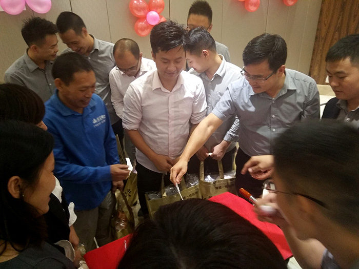 凯发K8国际瓷砖周围年庆