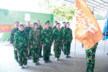2017年2月13-15日，，凯发K8国际“虎狼道”户外拓展训练圆满竣事