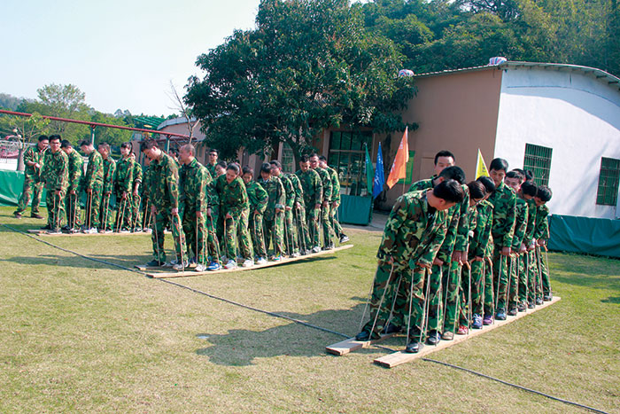 2017年2月13-15日，，凯发K8国际“虎狼道”户外拓展训练圆满竣事