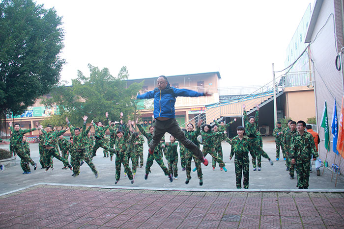 2017年2月13-15日，，凯发K8国际“虎狼道”户外拓展训练圆满竣事