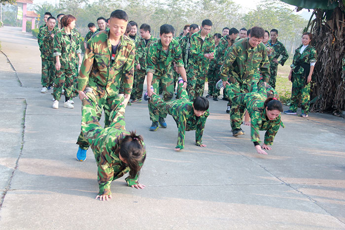 2017年2月13-15日，，凯发K8国际“虎狼道”户外拓展训练圆满竣事