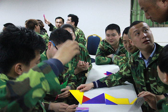 2017年2月13-15日，，凯发K8国际“虎狼道”户外拓展训练圆满竣事