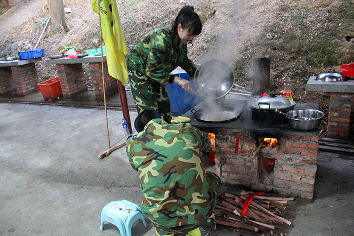 2017年2月13-15日，，凯发K8国际“虎狼道”户外拓展训练圆满竣事