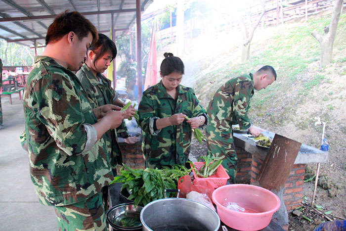 2017年2月13-15日，，凯发K8国际“虎狼道”户外拓展训练圆满竣事