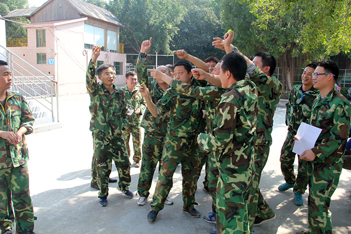 2017年2月13-15日，，凯发K8国际“虎狼道”户外拓展训练圆满竣事